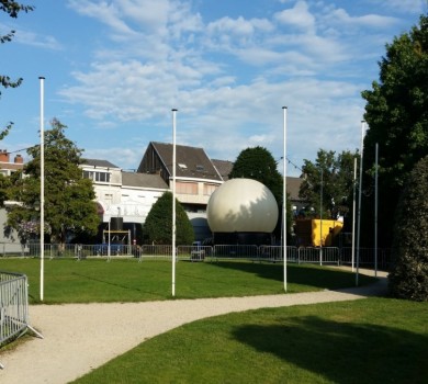 België buiten lasershow Aartselaar met projectiebol